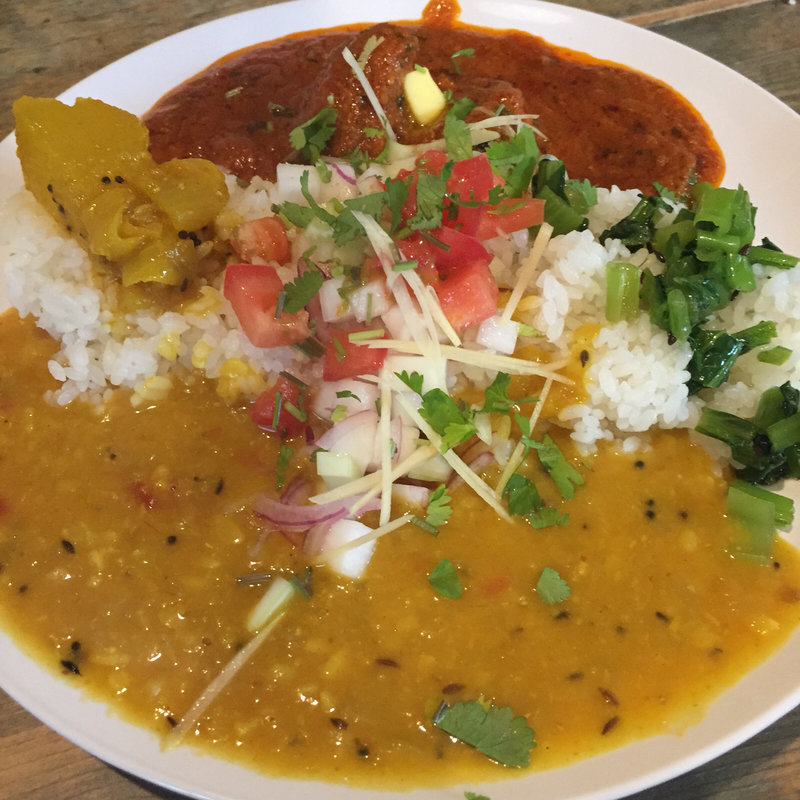 バターチキンカリーとベジタリアンターリーのあいがけ(ガネーシュ m 北浜店 （ガネーシュ エム）)