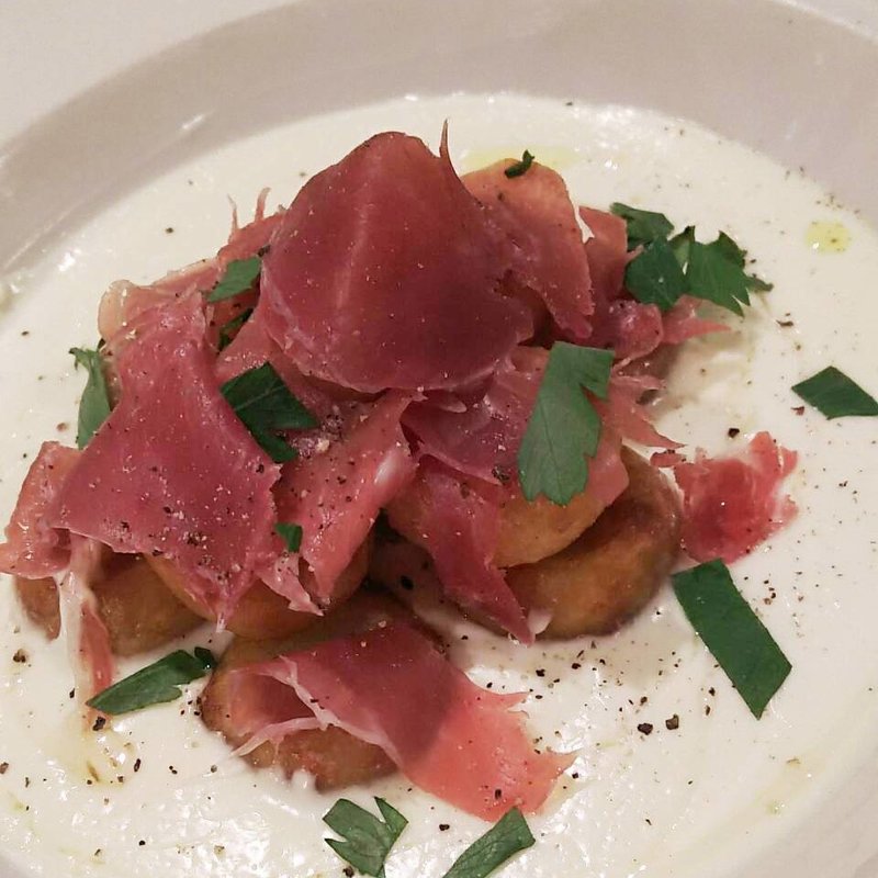 さつまいものニョッキのフリット　梅田産ハチミツとクリームチーズソース(イタリア食堂タヴェルナポルチーニ)