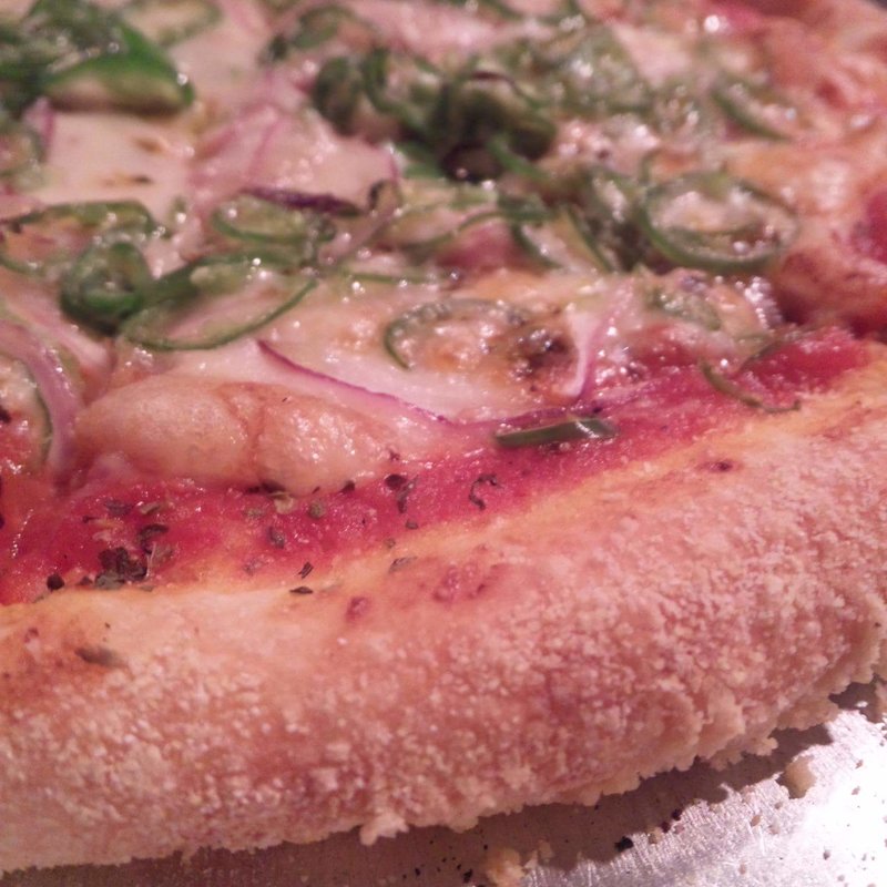 青唐辛子のピッツァ(ピッツァ と ワイン と ゴルゴンゾーラ イタリアンバル ヤジンケ)