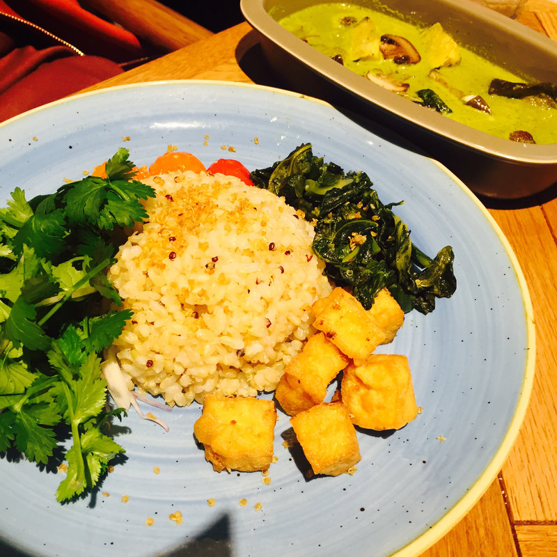 キヌアとブラウンライスのヴィーガンベジタブルグリーンカレー (Mr.FARMER)