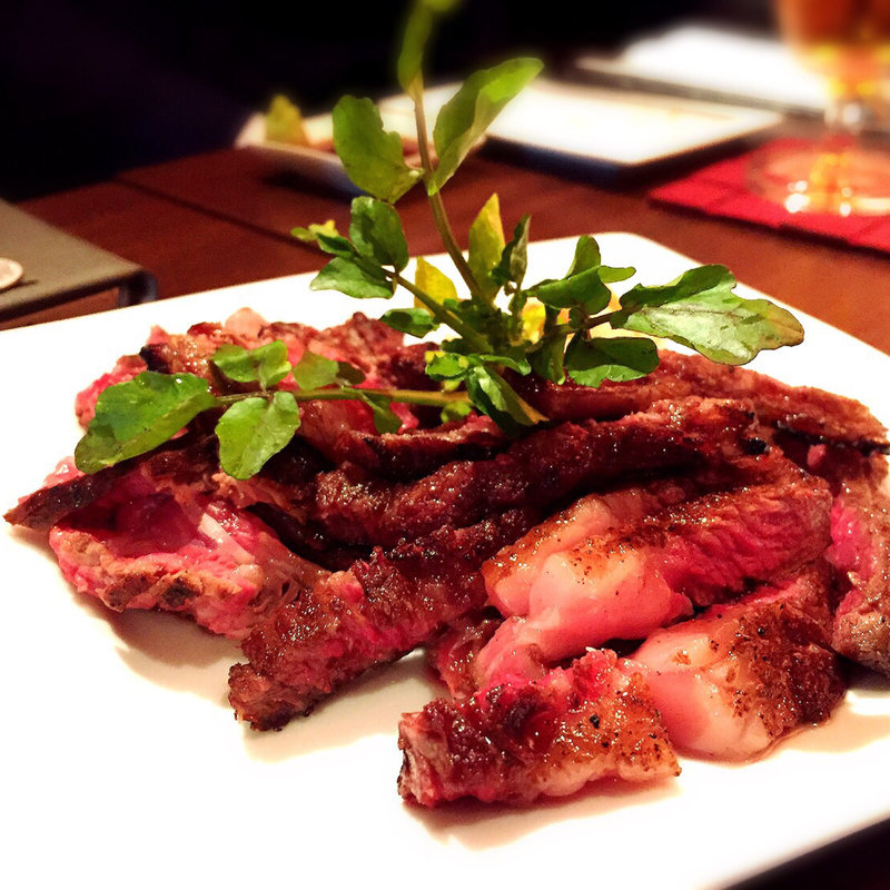 ロースとヒレ肉(M.E.S. Cafe & Bar)