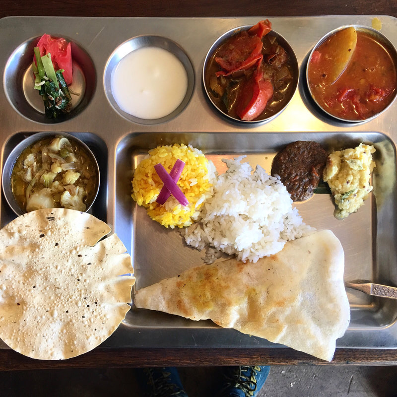 Aセット （サンバール、カリフラワーと茄子のカレー、フィッシュカレー）(南インド家庭料理カルナータカー)