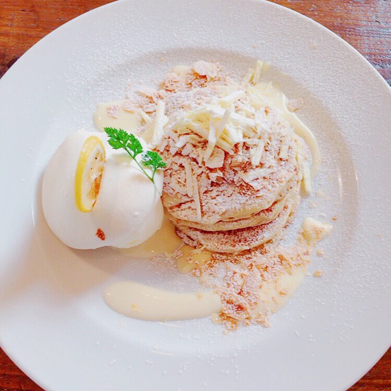 ホワイトチョコとレモンカスタードのパンケーキ(シマイロカフェ （Shimairo cafe）)