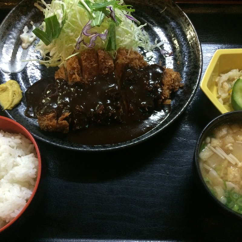 ロースカツのデミソースかけ定食(かつ新)