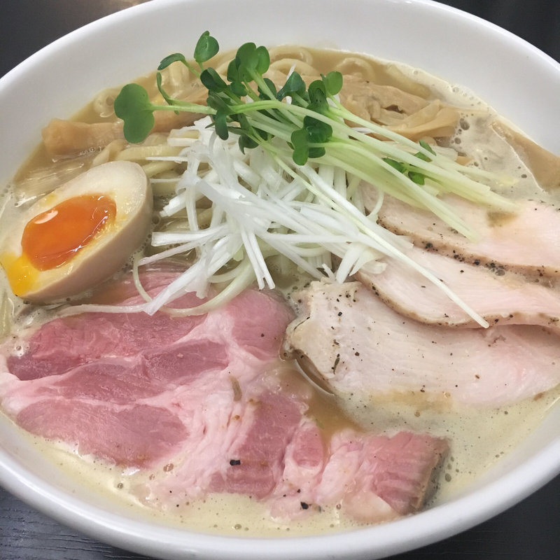 濃厚鶏白湯ラーメン(えびす丸)