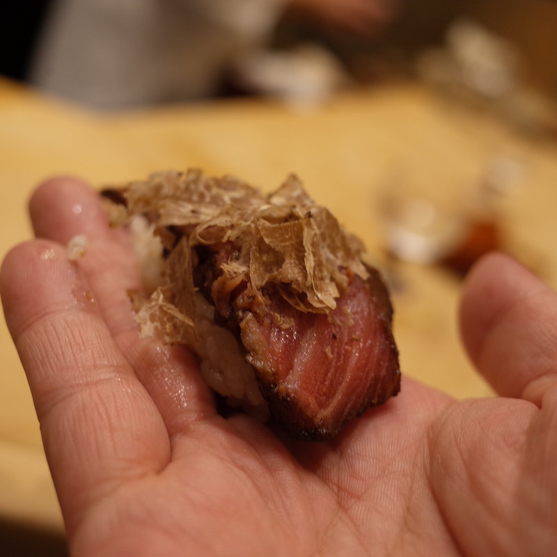 鮪大トロ漬け アルバ産白トリュフ乗せ(初音鮨)