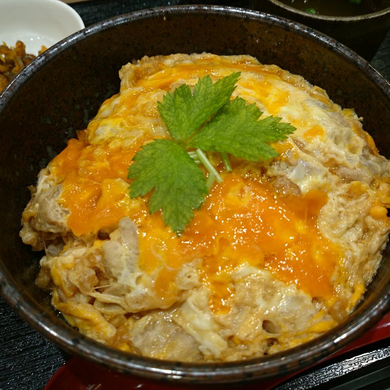 コク味噌親子丼(新橋 鶏繁 どんぶり子)