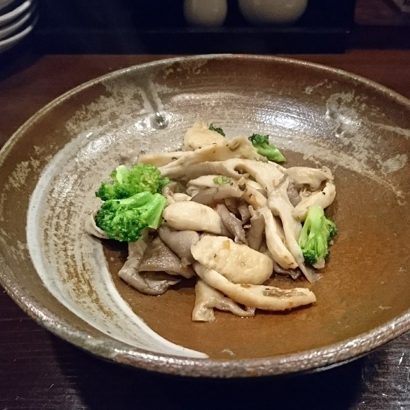 平茸ガーリックソテー(酒場おっとん)