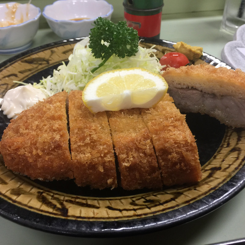 とんかつ(鯉とうなぎのまるます家 総本店 （まるますや）)