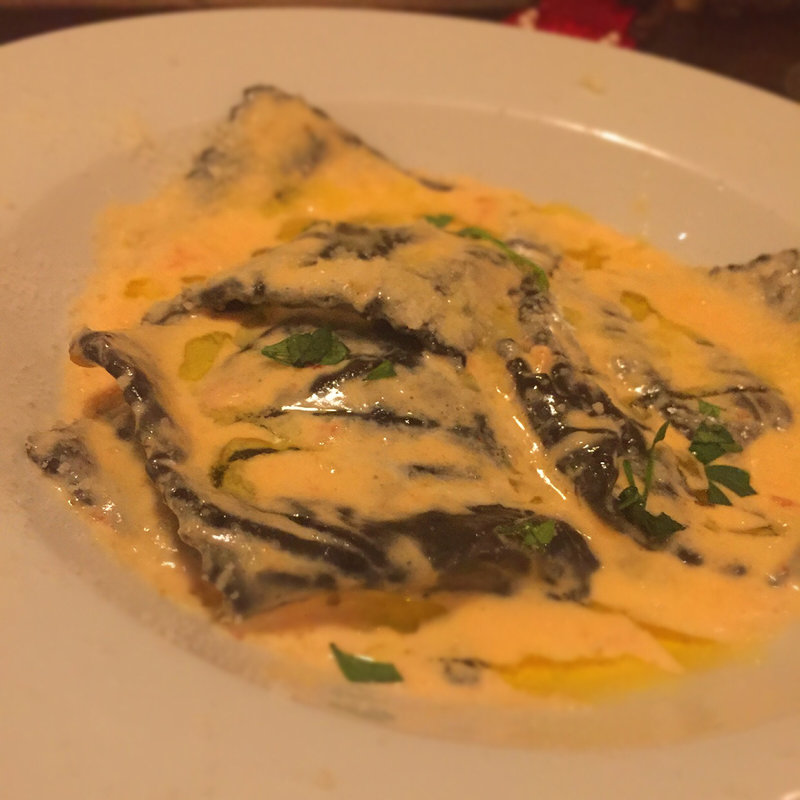 ◆イカ墨とウニ薫るラヴィオリトマトクリームソース(ヴィネリア イル バチェット)