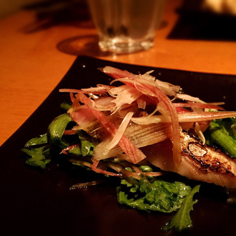 しめサバの炙りとフルーツトマト、みょうがのマリネ(CUJORL)