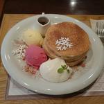 アールグレイガナッシュとローズシロップのパンケーキ(ナゴミナチュルア （nagomi-NATULURE）)
