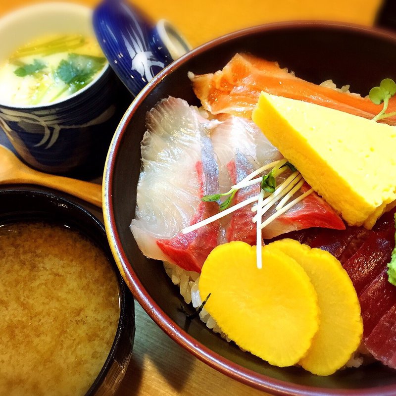 海鮮丼(ちゃすけすし)