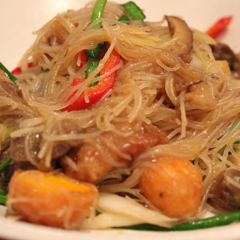 鶏もつの焼きビーフン(やきとん酒場 新橋とら八)