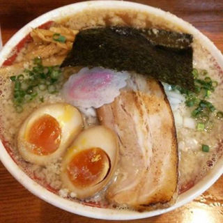 ニボシ背脂そば(らー麺たまや零式)