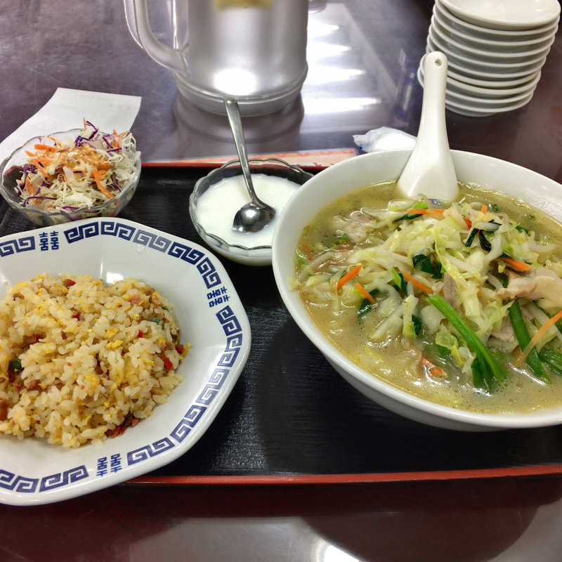 タンメンと炒飯のセット(中華料理 満洲園)