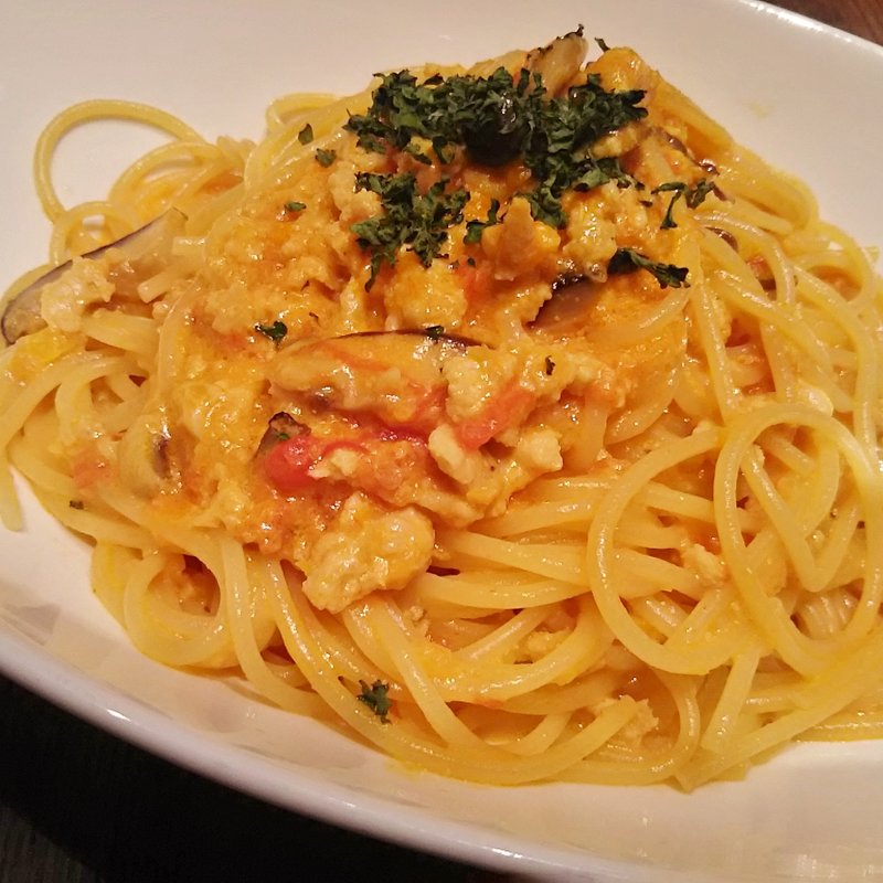 スパゲッティ 鶏肉とキノコのラグートマトクリームソース(クレメンティア)
