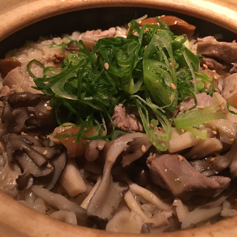 鶏肉と舞茸の土鍋ご飯(新　-ＡＲＡＴＡ- （アラタ）)