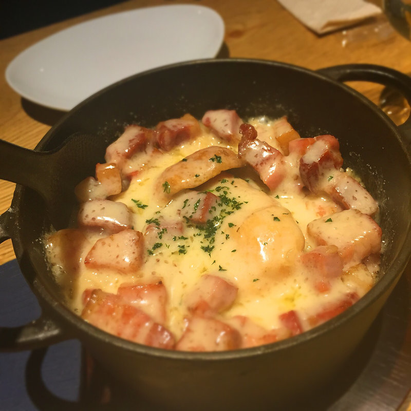  大きな丸ごとポルチーニ茸と自家製ベーコンとおろしチーズ(RIZO)