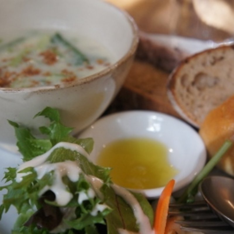 パンと季節野菜のスープのプレート(ameen's oven)