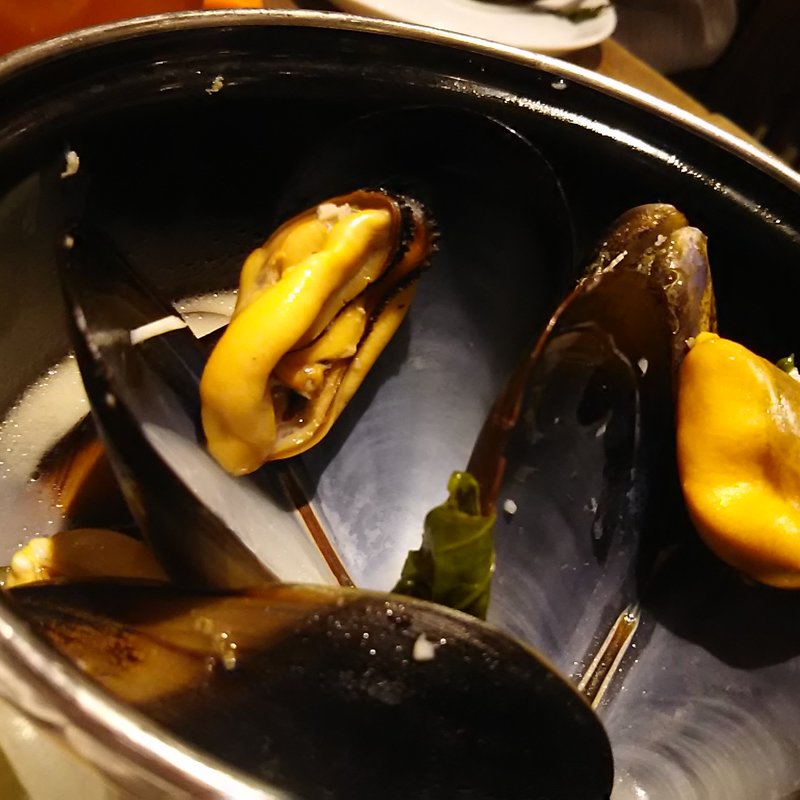 ムール貝の白ワイン蒸し(デリリウムカフェ 銀座)