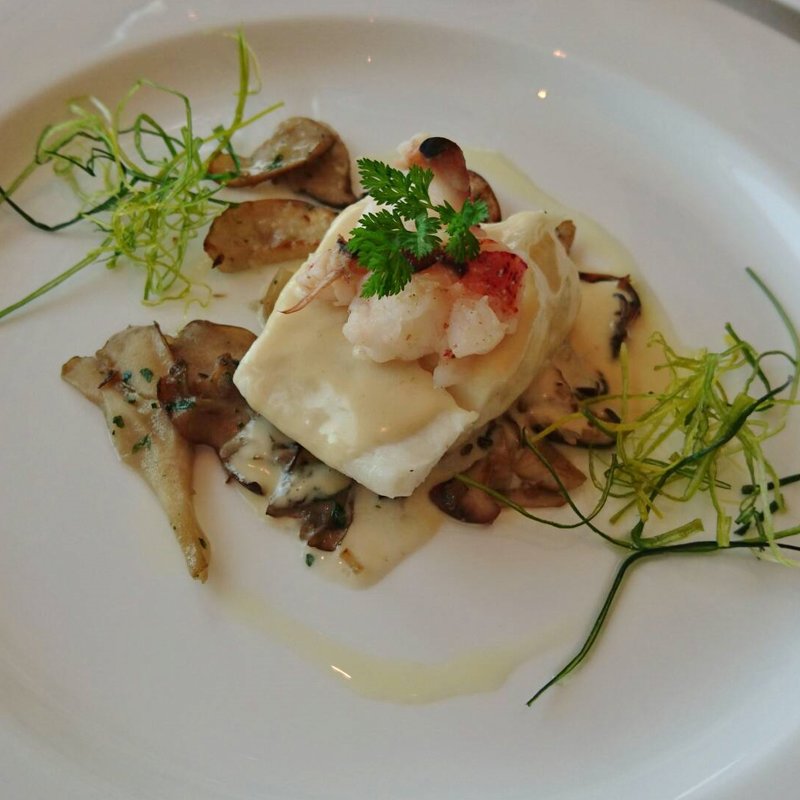 真鯛のブレゼ　オマール海老を添えて　クリームソース　ドライベルモットの香り(レストラン トライベックス （TRIBEKS）)
