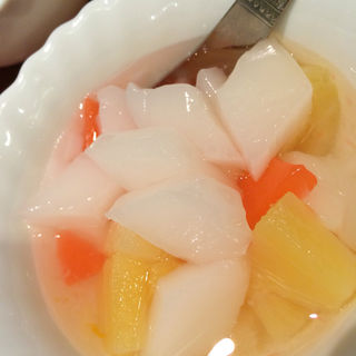アンニン豆腐(餃子のハルピン)