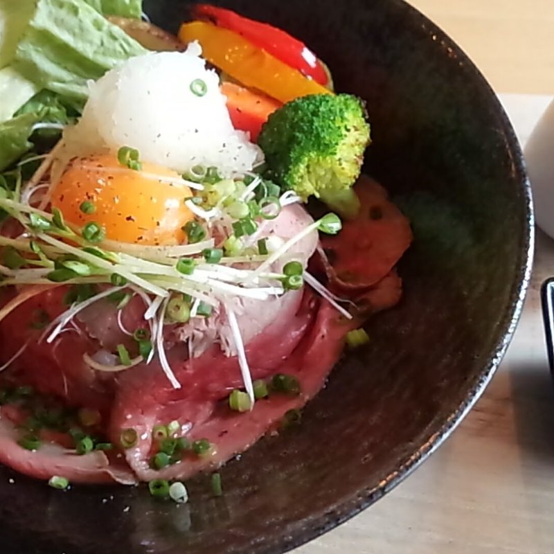 自家製ローストビーフ丼(ボスケット （Ｂｏｓｃｈｅｔｔｏ）)