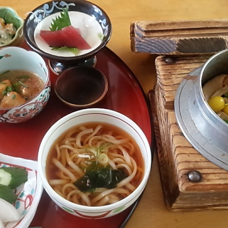 昼御膳 きのこ釜めし(紙ふうせん)