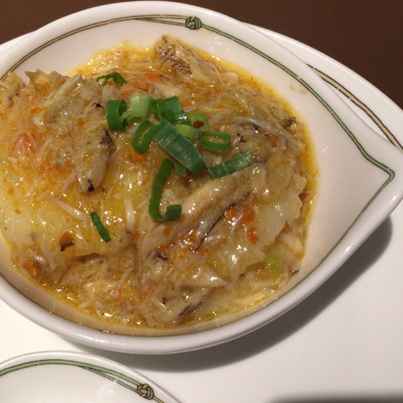 大ぶり海老と上海蟹ミソの炒め(中国飯店 六本木店)