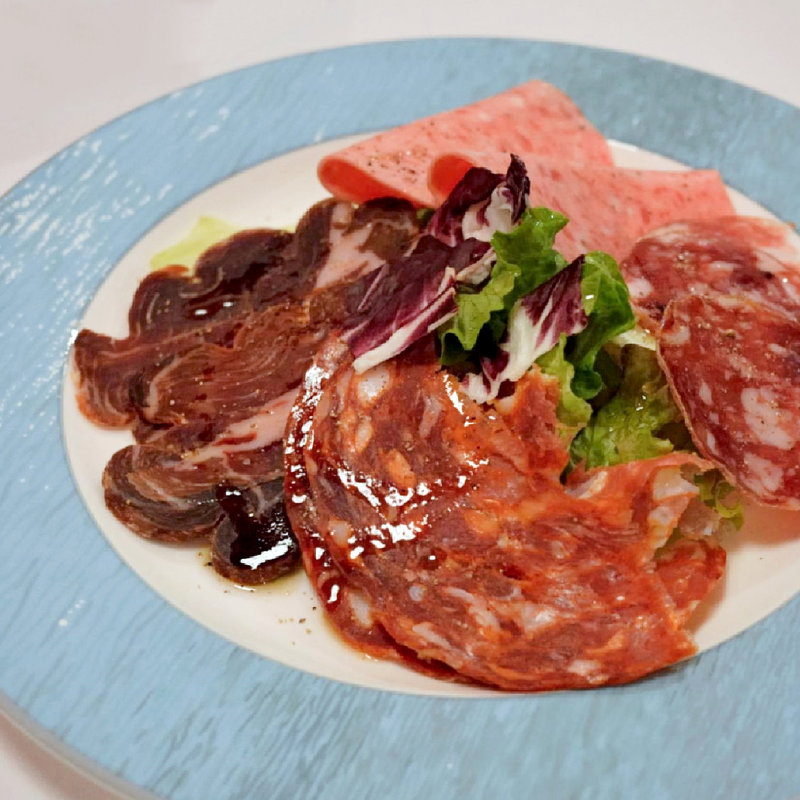 生ハムと4種のサラミ(オーベルジーヌ （Aubergine）)