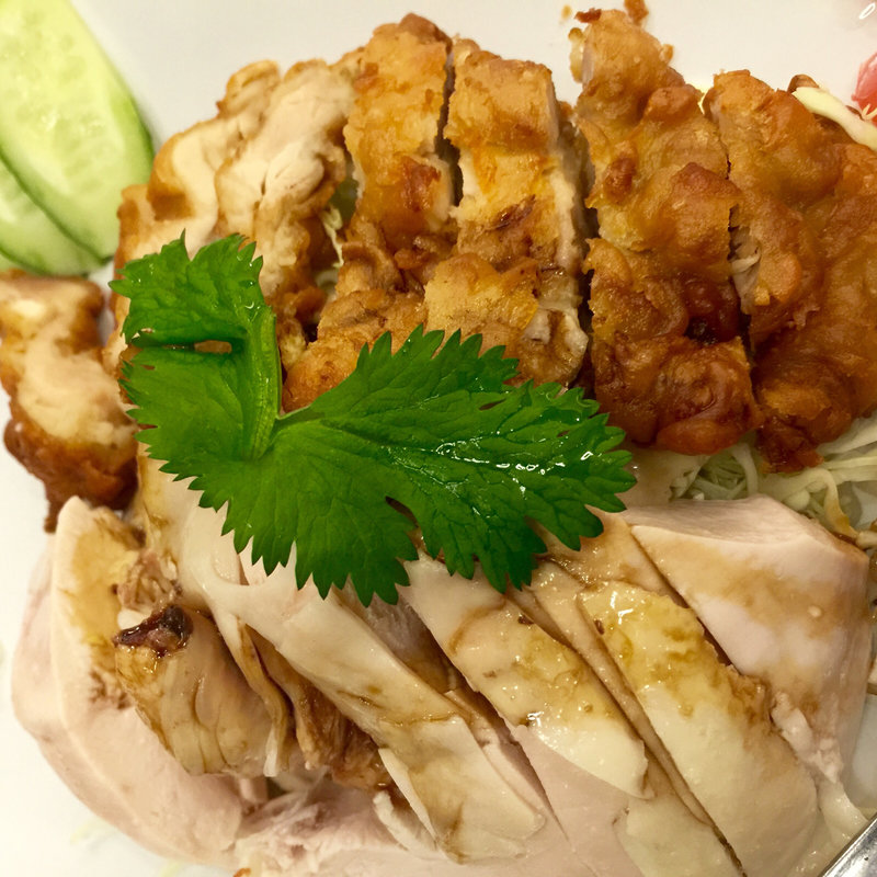 海南チキン ハーフ 揚げ&蒸し(シンガポール海南鶏飯 赤坂店 （ハイナンチーファン）)