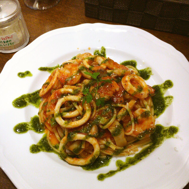 えびとイカのトマトソースパスタ(バジルパスタ善 zen)