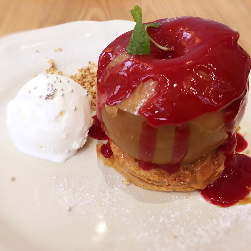 丸ごと林檎のキャラメルアップルパイ(アフタヌーンティー・ティールーム 福岡三越)