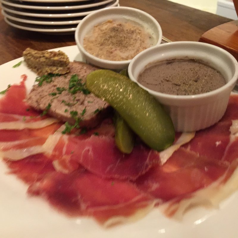 シャルキュトリー盛合せ(鯖寅果実酒商店)