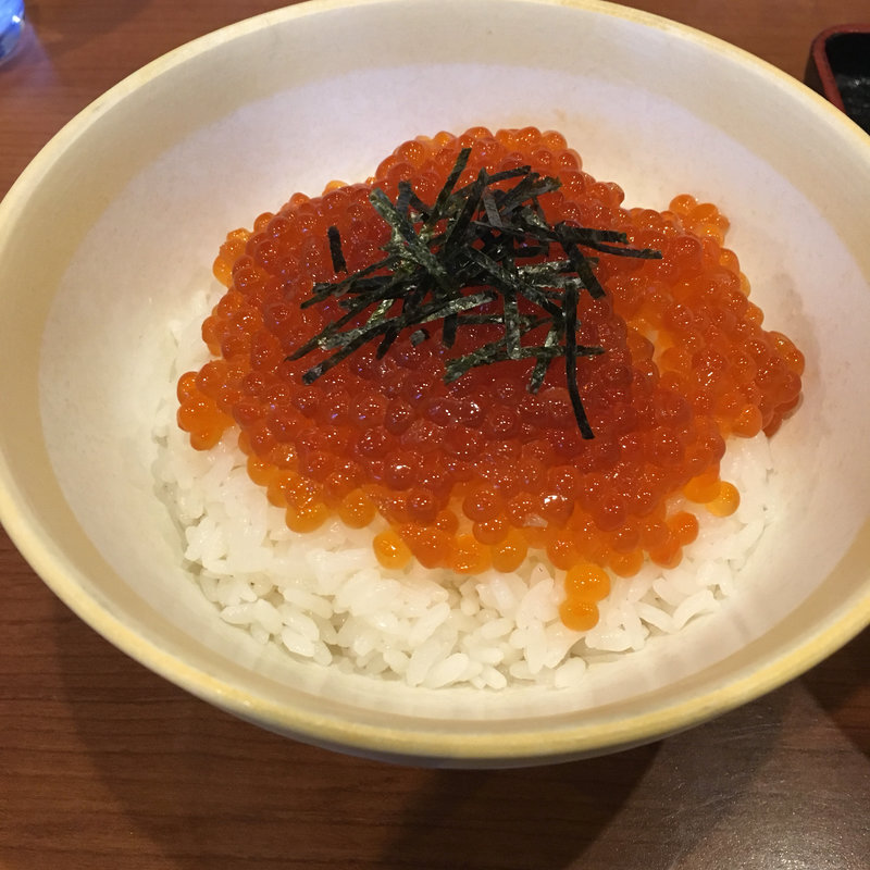 いくら丼(北海道らーめん奥原流 久楽 本)