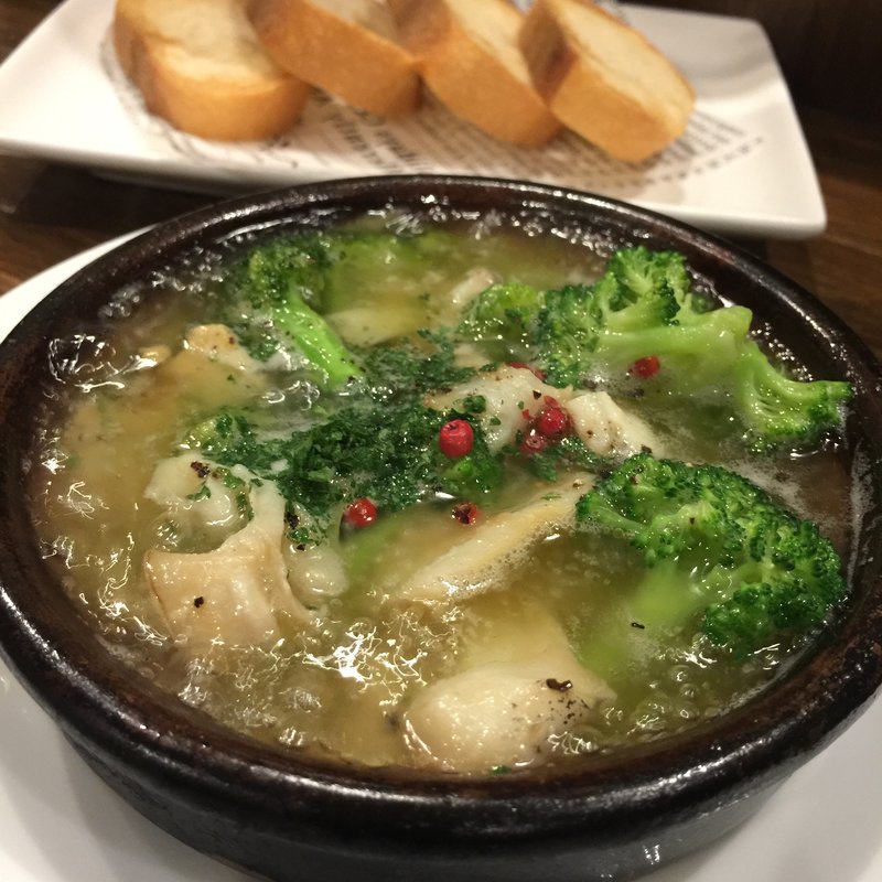 つぶ貝とブロッコリーのアヒージョ(OKACHI20番)