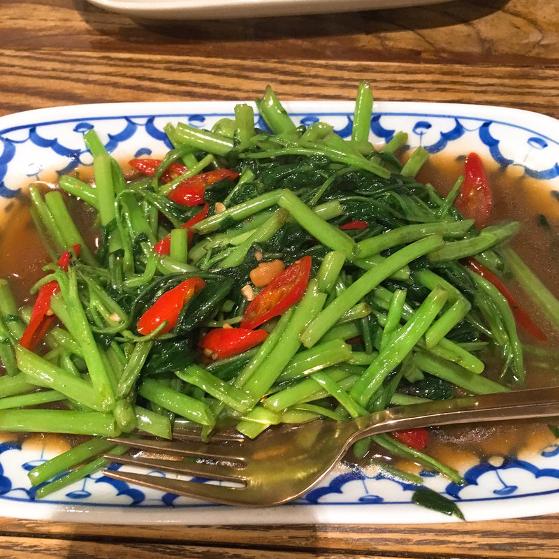 空芯菜炒め(カフィアライム)