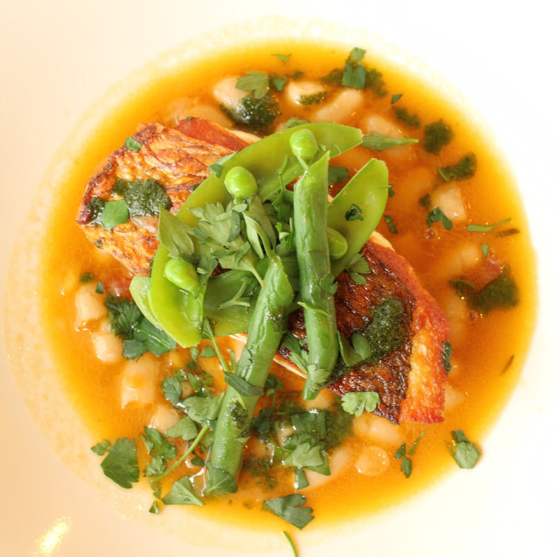 石鯛のソテー 白いんげん豆のスープ仕立て(リストランテ・シーヴァ)