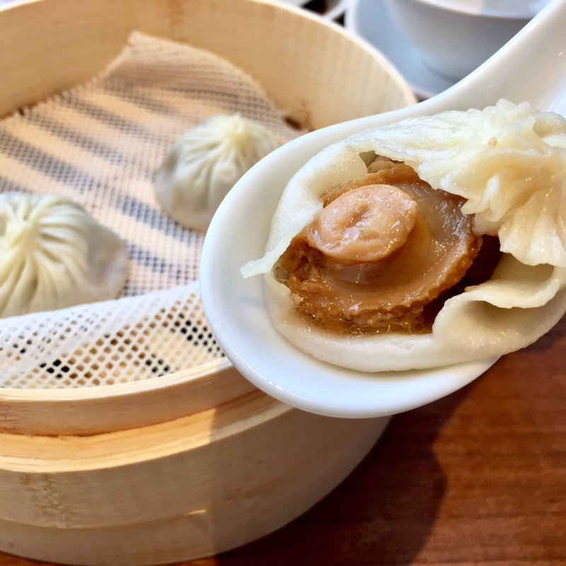 アワビ入り小龍包(鼎泰豊 銀座店（ディンタイフォン）)