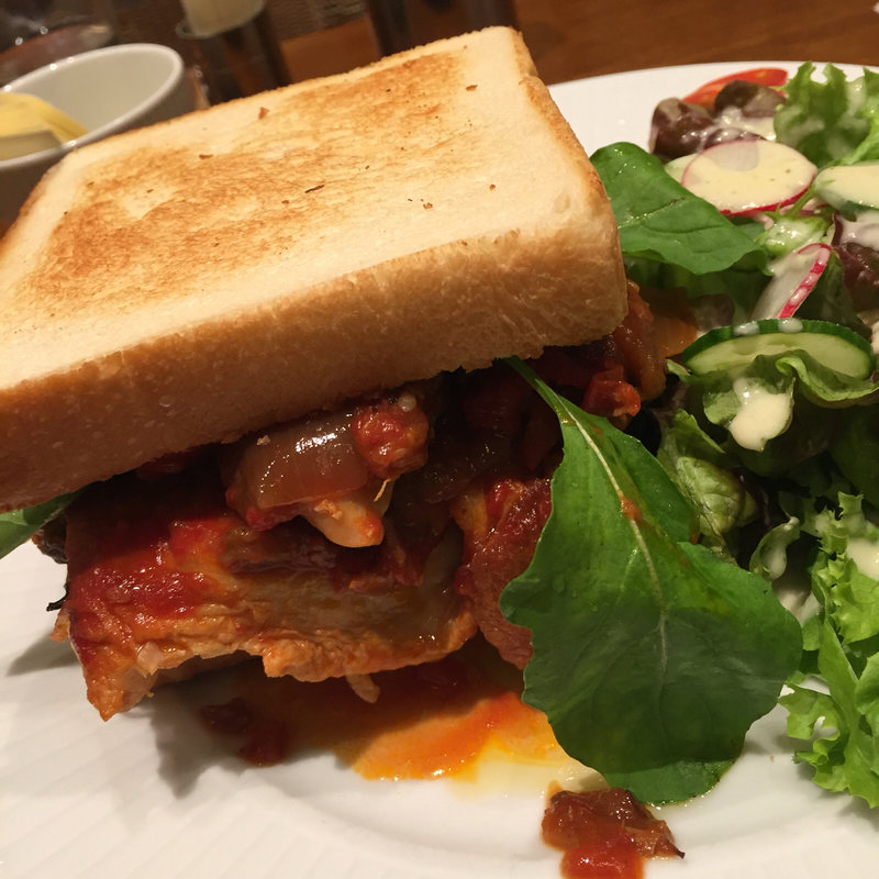 トマトチキン煮込みサンド(HARBS ハーブス 六本木ヒルズ店)