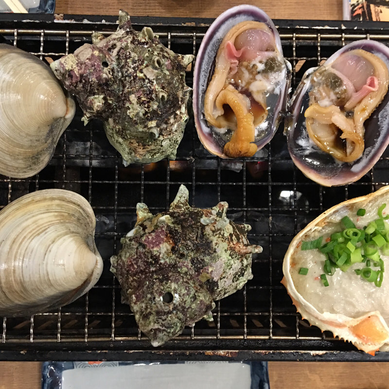 大盛り活貝盛り合わせ+蟹味噌甲羅焼き(磯丸水産)