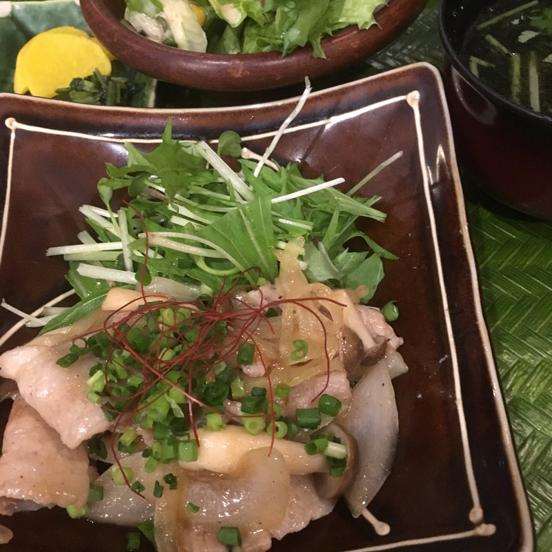 豚肉ときのこ炒めゆずポン酢かけ(隠れcafe びーだま)