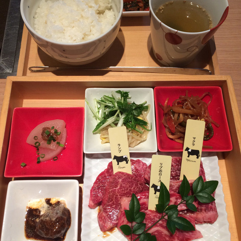 熟成和牛希少部位盛合わせ＆松花堂弁当(熟成和牛焼肉エイジング・ビーフワテラス 神田秋葉原店)