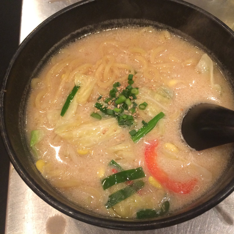 豆乳味噌ラーメン(卸）新宿食肉センター極 本店)