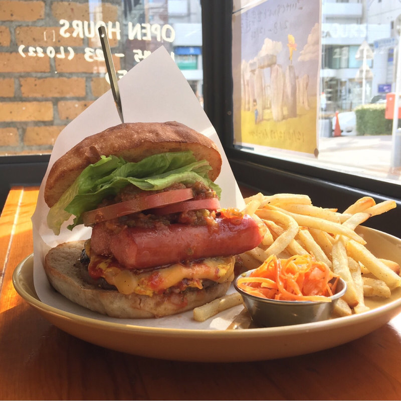 特製サルサバーガー＋ピリ辛ソーセージ＋チーズトッピング(KAKUOZAN LARDER（カクオウザンラーダー）)