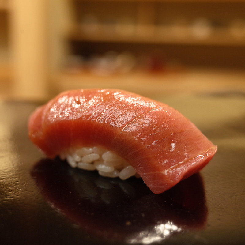 中トロの握り(日本橋 蛎殻町 すぎた)