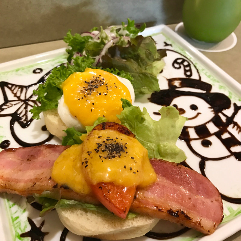 BLTのエッグベネディクト(cica （シカ）)