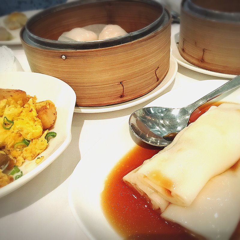 飲茶のチョンファン、海老餃子、大根もち 各$6くらい(Royal China)