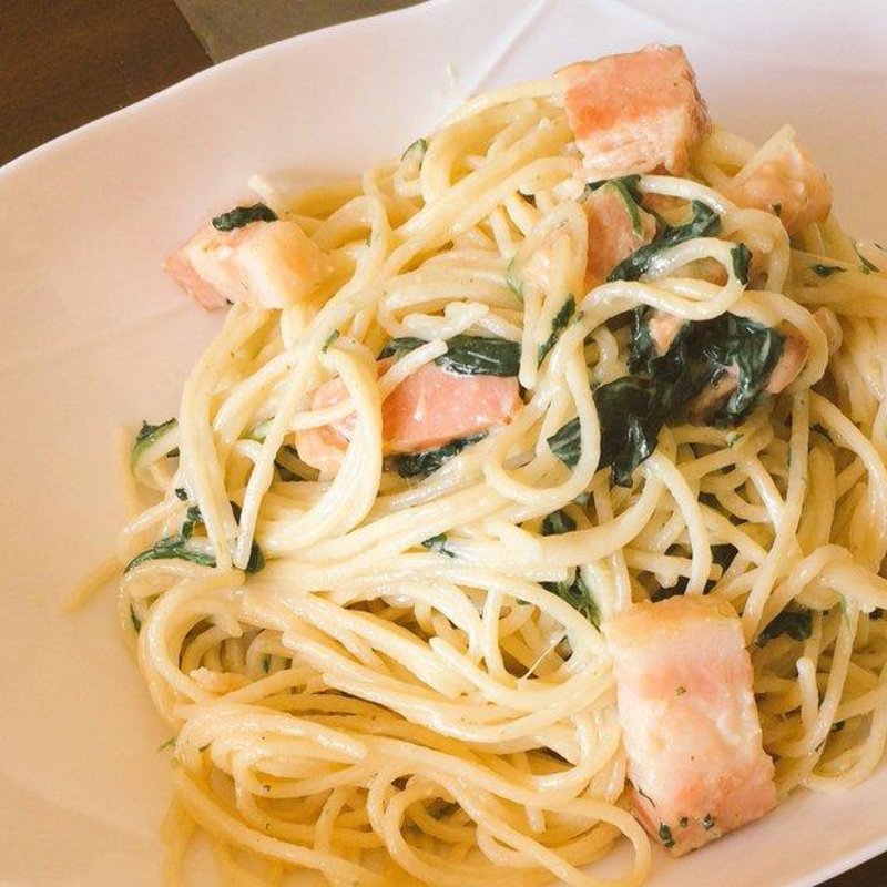 ベーコンとほうれん草（宮代産）と松の実のパスタ(トラットリア バル ソットテット)